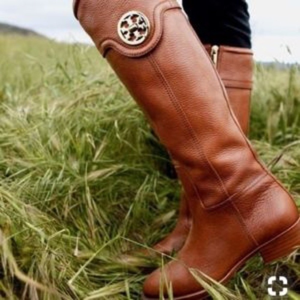 Tory Burch Riding Boots Womens Size 9 Brown Pebbled Leather Gold Logo Medallion